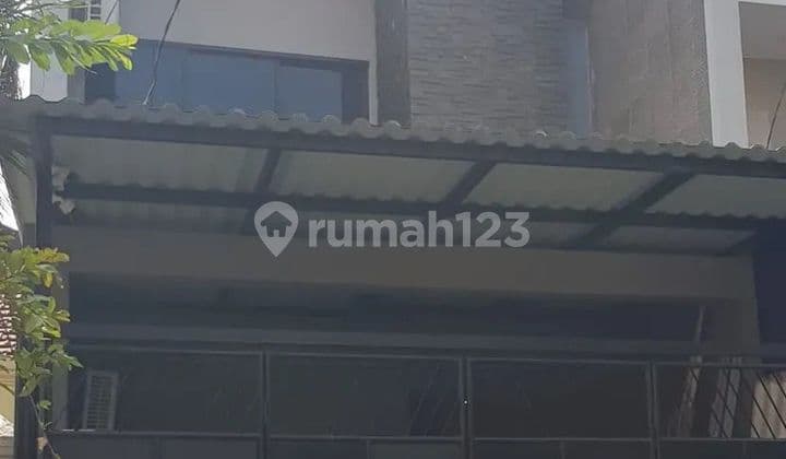 Siap Huni, Nego Rumah 2 Lantai Strategis di Rungkut Asri Surabaya