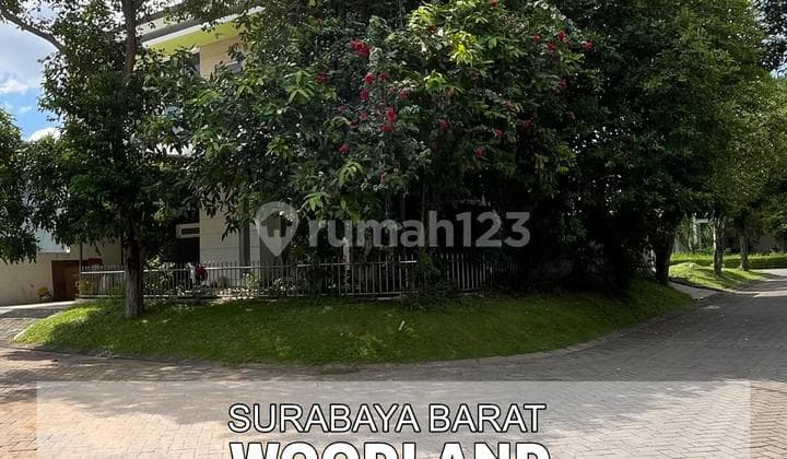 Dijual Rumah Posisi Hook Semifurnished di Perumahan Woodland Citraland Surabaya Barat