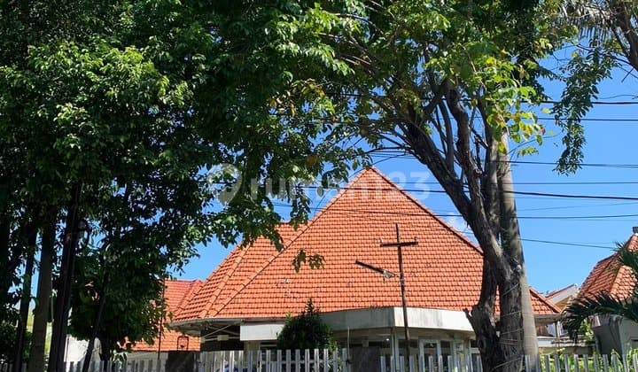 Rumah dengan Tanah Luas Nego di Wr Supratman Surabaya Pusat