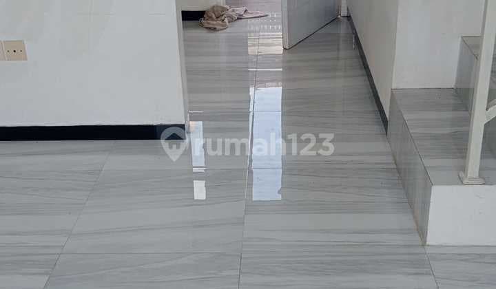 Dijual Cepat Termurah Nego Rumah 2 Lantai di Perumahan Griya Sumber Arum Malang