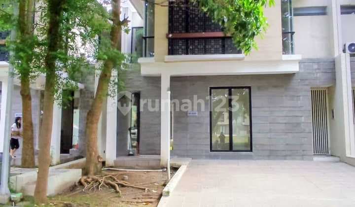 Rumah Depan Danau Northwestlake 2 Lantai SHM di Bubutan