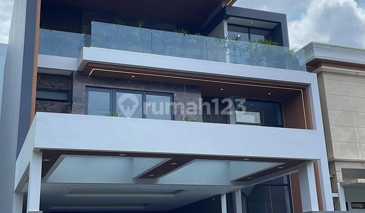 3-Storey House with SHM in Sambikerep