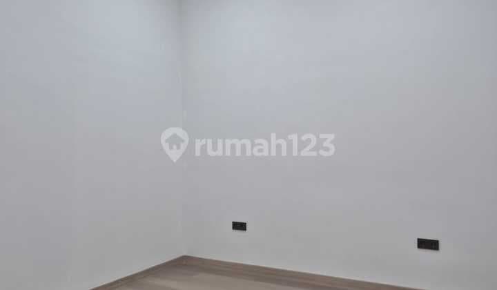 American Style 3-Storey House in Lakarsantri