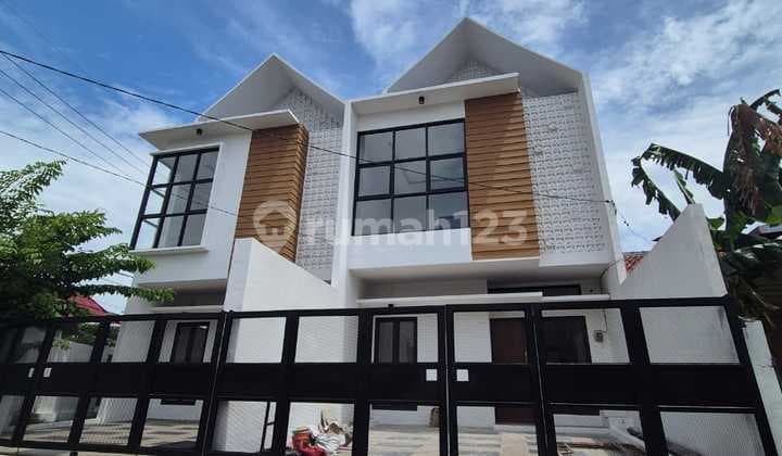 Rumah Hook 2 Lantai SHM Daerah Sukomanunggal