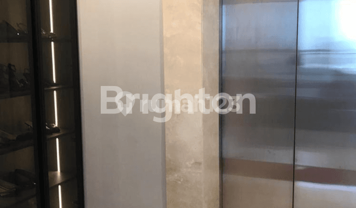 Apartemen the peak di atas mall tunjungan plaza Private Lift, Full Furnish