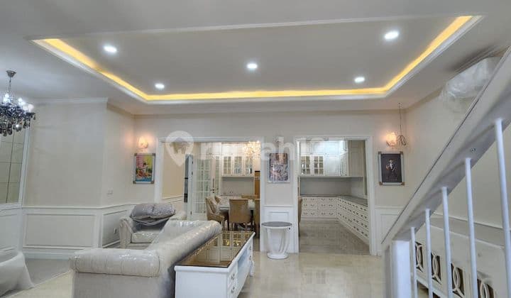 Rumah golf island full furniah dekat batavia PIK Favorit cluster