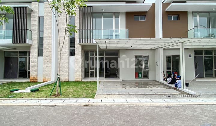 Rumah Besar 4 Kamar Tidur Hadap Selatan Stock Terbatas