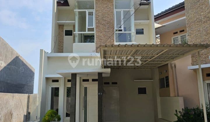 Rumah 2 Lantai Baru Siap Huni Di Daerah Saxofone, Malang