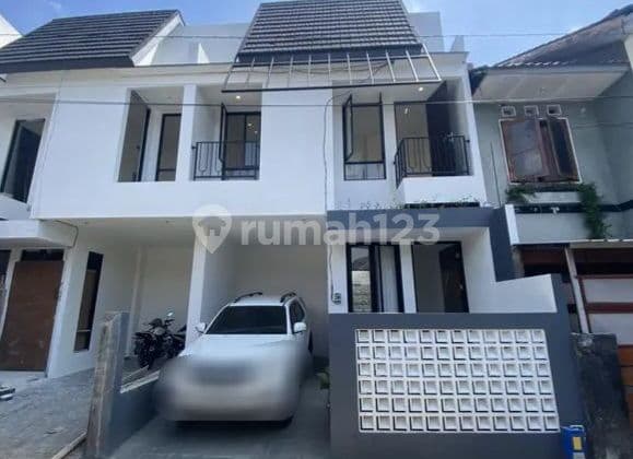 Rumah Cantik 2 Lantai Smart Door Lock Di Cakalang, Malang