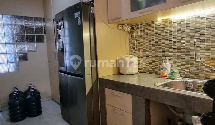 Taman Kebon Jeruk, Intercon, Jakbar..Dijual Rumah 2 Lt, Depan Taman, Hadap Timur, Row Jalan 3.5 Mobil, Rangka Atap Sudah Besi Holo, Listrik 2200w, Air PAM.