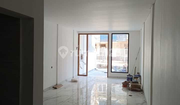 Taman Palem, West Jakarta.. For Sale 3-Storey House, Brand New, Minimalist, South Facing, Block Never Flooded At All, Row Street 2 Cars, IMB Available, SHM.