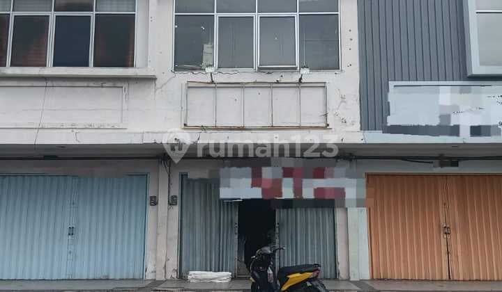 Pasar Bersih, Dekat Green Court, Cengkareng, Jakbar..Dijual Ruko 2 LT, Posisi Badan, Parkir Luas Nyaman, IPL 400Rb, Air Pam, Shgb, Lingkungan Sangat Hidup Krn Sekitar Banyak Perumahan, Apartemen, Sekolah, Rs dan Kampus.