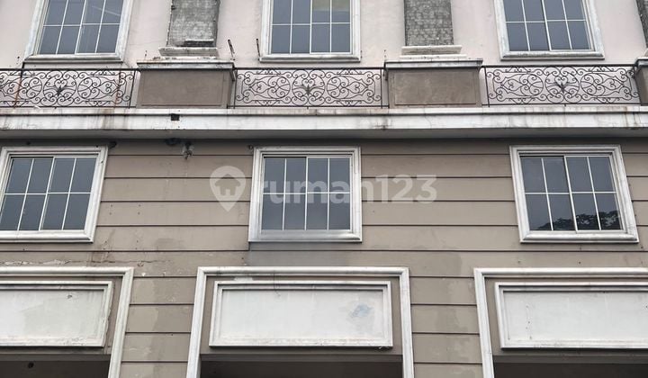 Ruko CBD, Green Lake, Tgr..Dijual Ruko 3.5 Lt, Hadap Jalan Posisi Boulevard, Hadap Tenggara, Posisi Bagus Sekali, Ruko Siap Pakai, Hadap Grand Lucky, Listrik 4400w, Air WTP, SHGB.