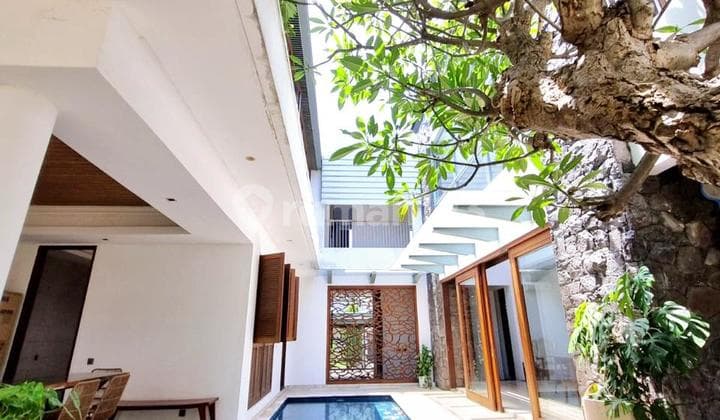 Rumah Mewah Ala Vila Bali Villa Royal Pakuwon City Bagus Furnish