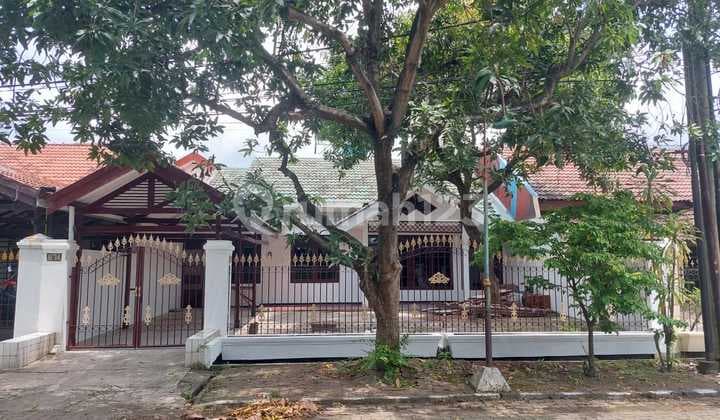 For Sale: Ketintang Permai House, Comes with Extra Land for Garage.