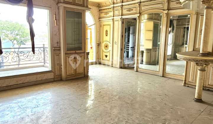 Bangunan Komersial Citraland Utama Kawasan Elite SHM