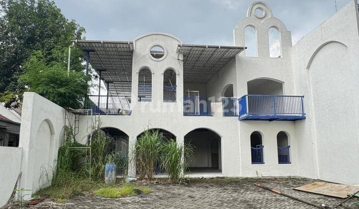 Bangunan Baru Ala Eropa Komersial Cimanuk Pusat Kota Surabaya