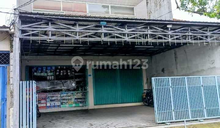 Jual Rumah Usaha 2,5 Lantai Petemon Barat 2 Ruko Jadi 1 Strategis Siap Pakai