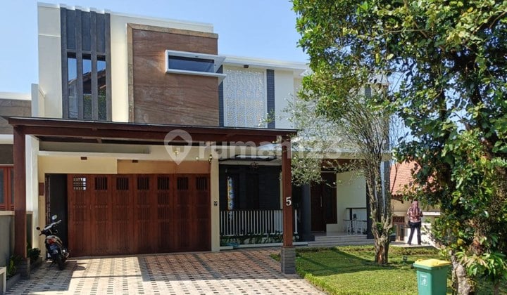 RUMAH LUX MODERN SEMI VILLA DOWNSLOPE PERUMAHAN EXCLUSIVE RESOR DAGO PAKAR BANDUNG UTARA