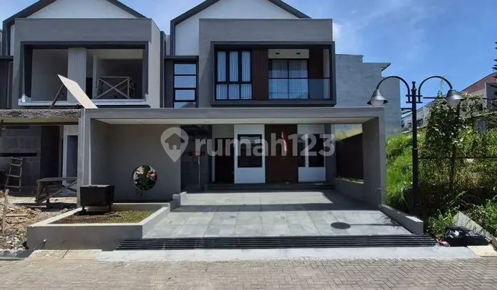 Hunian Rumah Asri Modern Tropis Skandinavia dan Mewah di Sayap Setiabudhi, Gegerkalong, Bandung Utara.
