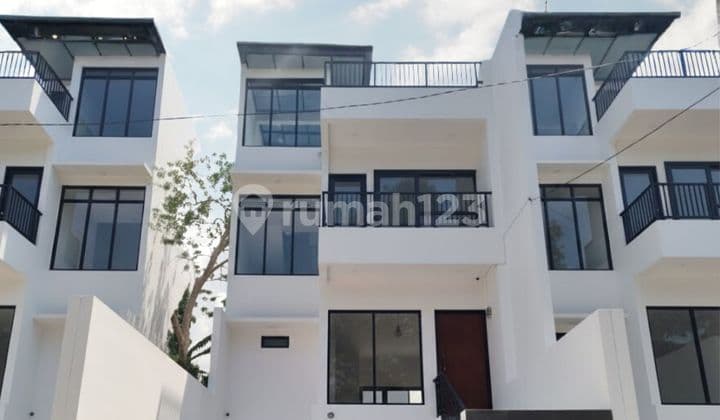 Rumah Luas 140m2 Rasa Villa Tapi Deket Tengah Kota Bandung di Sayap Dago Cigadung Tubagus Ismail