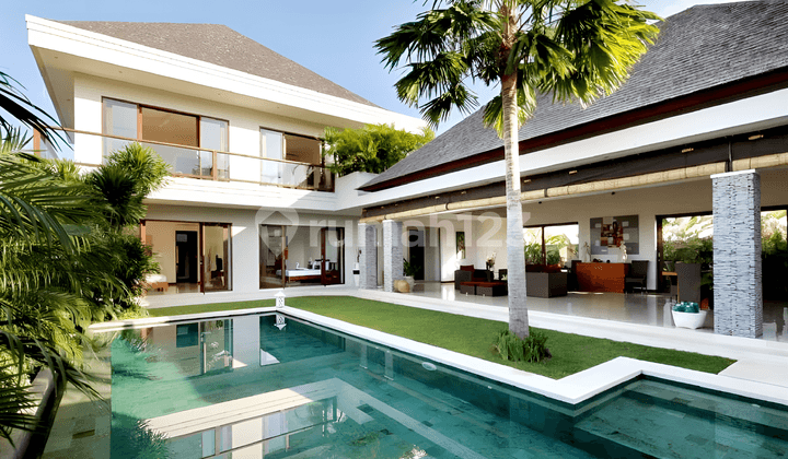 Luxury villa with rice field view - batu bolong, canggu
