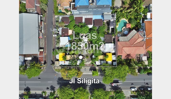 Foodcourt di Jalan Utama Siligita, Nusa Dua