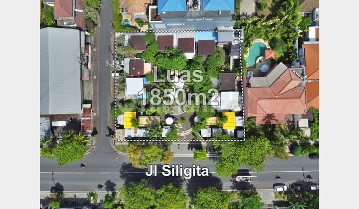 Foodcourt di Jalan Utama Siligita, Nusa Dua