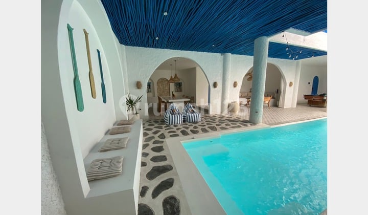 Modern Santorini Villa in the Ungasan Tourist Area
