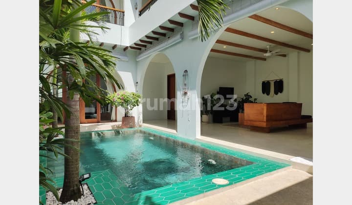 Villa Mediterranean Desain Elegan Lokasi Prime di Pererenan