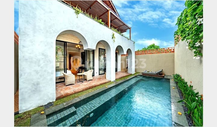 Villa 4 Kamar Tidur Hanya 1,5 Km ke Pantai Seminyak