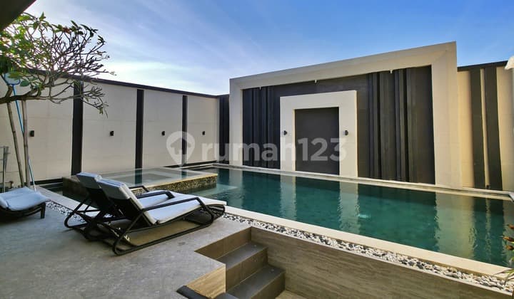 Villa Luxury 4 Lantai View Laut dan Bandara di Jimbaran