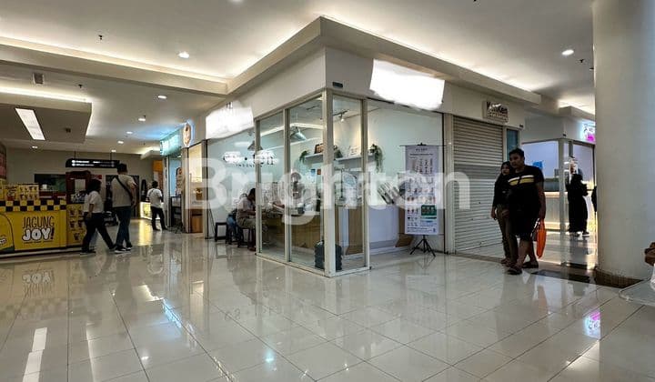 STAND DI ROYAL PLAZA SURABAYA DEKAT A.YANI