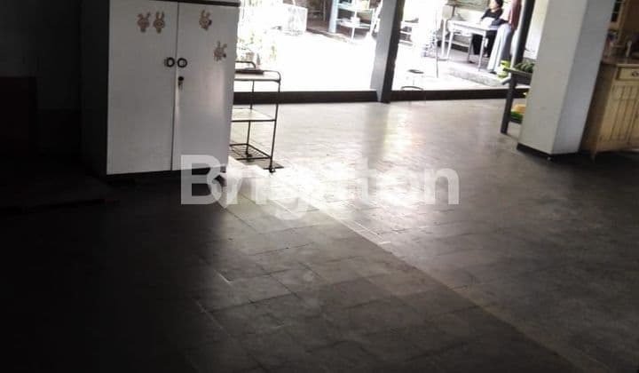 RUMAH AREA KOMERSIAL TENGAH KOTA MALANG DAERAH PECINAN