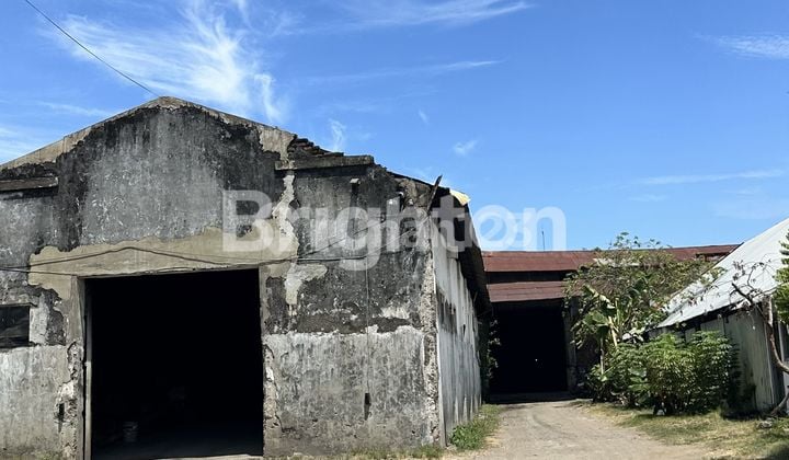 KOMERSIAL AREA STRATEGIS BENTUK KOTAK DI TENGAH KOTA SURABAYA KOMERSIAL AREA STRATEGIS BENTUK KOTAK DI TENGAH KOTA SURABAYA