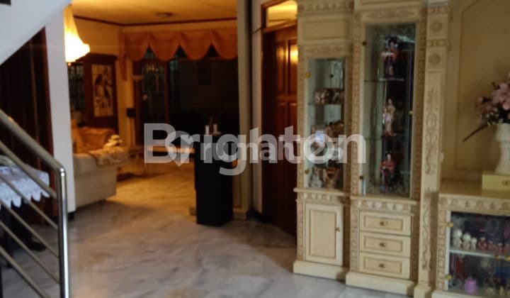 RUMAH MEWAH HOEK - BENDUL MERISI SELATAN SBY SELATAN