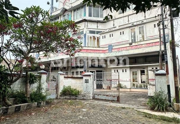 DIJUAL RUMAH KOS SUPER BESAR - AREA DUKUH KUPANG BARAT! LOKASI STRATEGIS & RAMAI PENGHUNI - INVESTASI PALING DICARI