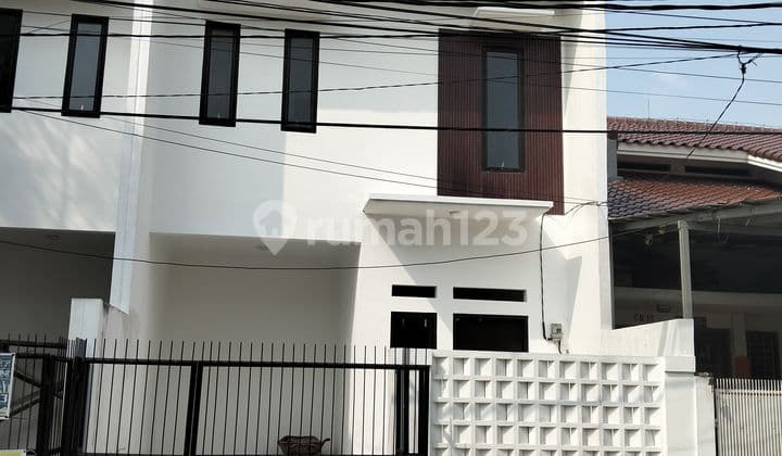 Rumah 2 Lantai Siap Huni Di Harapan Indah Kota Bekasi