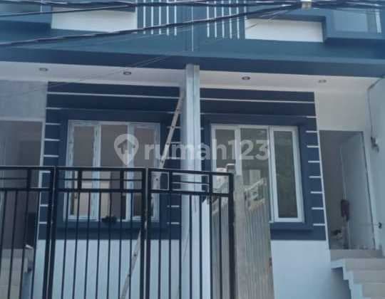 Rumah Biru Minimalis 2 Lantai Hadap Timur di Komplek Sukapura