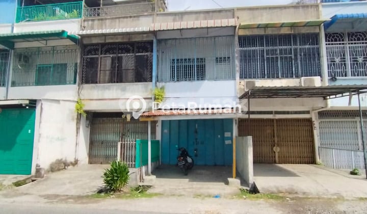 Selam I Street House