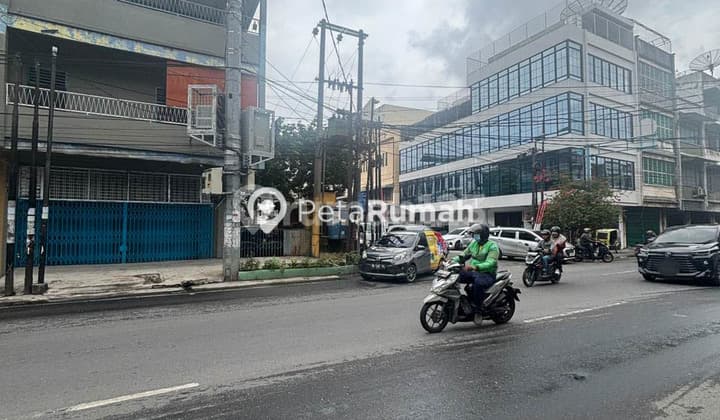 Shop House on Sutomo Street, Samarinda Intersection