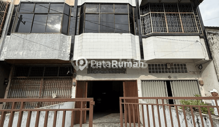 For Sale Shop House on Bedagai Street - East Medan