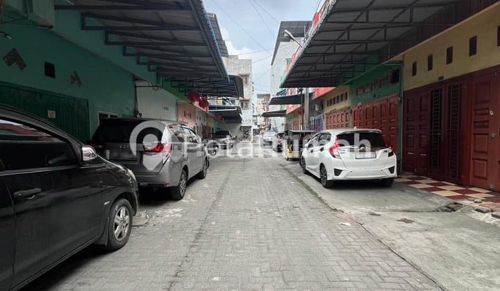 Villa Jalan Brigjend Katamso Komplek Flora Kuning Mas | Daerah Johor