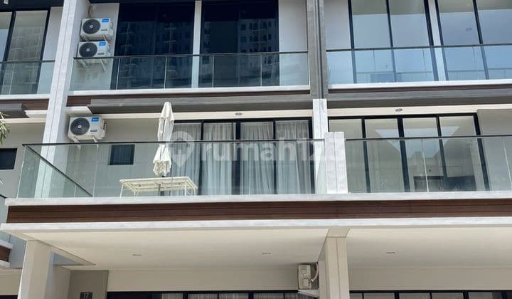 Osaka Residence Pik2 Rumah Siap Huni 3 Lantai Modern Balkon Luas