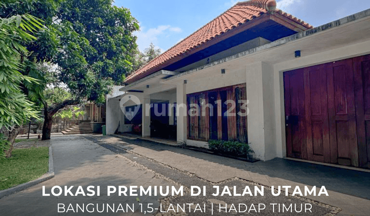 Rumah Terawat 1,5 Lantai Lokasi Strategis di Kebayoran Baru