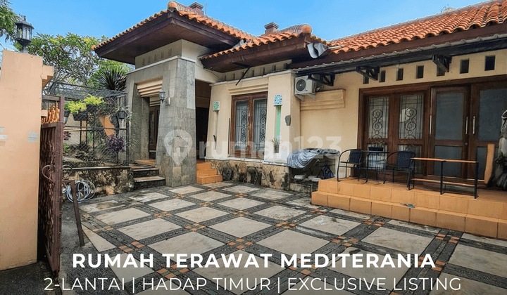 Rumah Mediterania Hadap Timur Lokasi Bagus di Simprug Garden