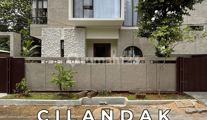 Rumah Baru Modern Tropis Posisi Hook Dalam Komplek di Cilandak