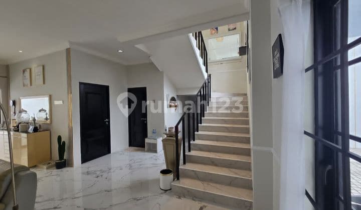 Strong Construction Design: American Modern House Kompleks Gegerkalong Permai Setiabudi Bandung Utara