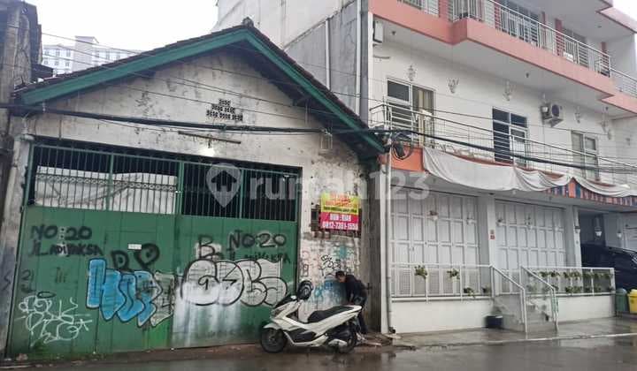 Gudang aktif dekat pintu Tol Buah batu Jl. Adhyaksa Buah Batu Bandung