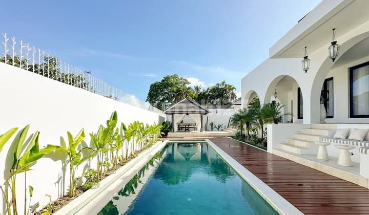 Modern Style Villa In The Heart Of Berawa Canggu ..150 Meter To Warung Gouthe , 3 Menit ke Milu By Nook dan 7 Menit ke Atlas Beach Club